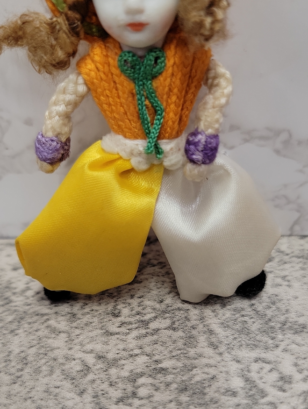 Vintage porcelain & fabric mini doll - Picture 3 of 9